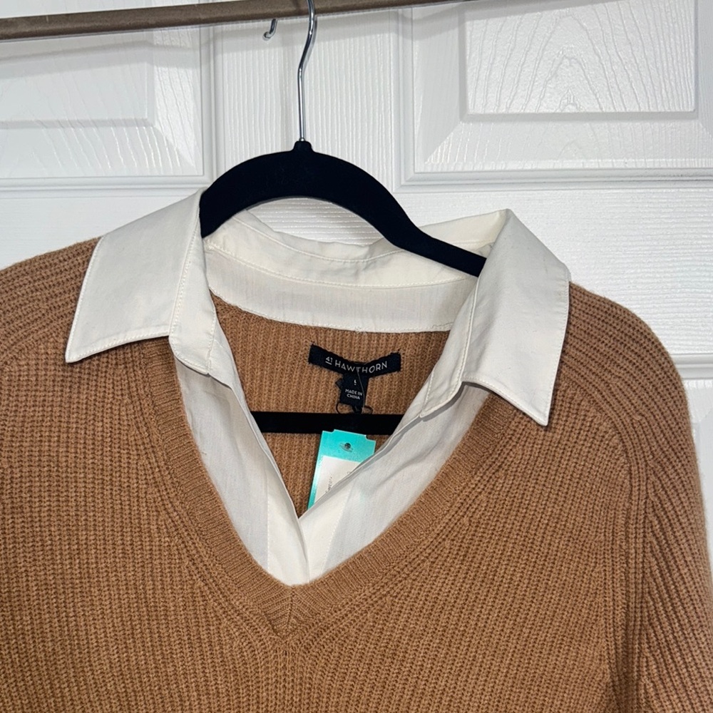 Tan V-Neck Knit Sweater Relaxed Fit - Picture 6 of 6